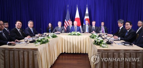 韩美日领导人签署联合声明强调对朝合作