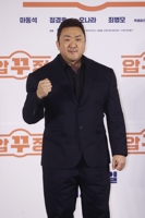 新片《Men of plastic》发布会