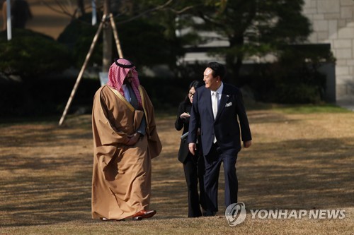 尹锡悦在总统官邸会见沙特王储穆罕默德