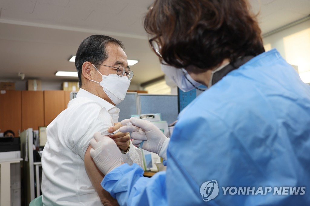 韩总理接种二价疫苗