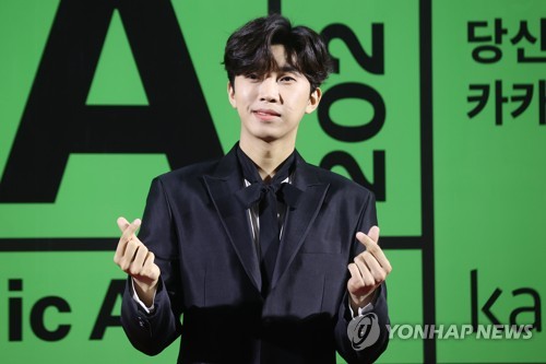 11月26日，在首尔高尺天空巨蛋体育场，歌手林英雄亮相“MMA 2022”（Melon Music Awards）颁奖礼红毯活动。 韩联社