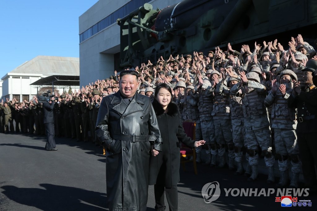 金正恩与女儿同框 金正恩与女儿同框