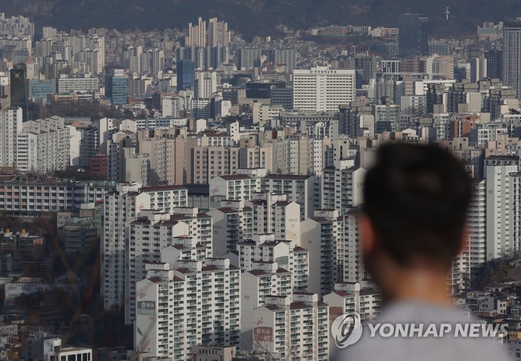 资料图片：从首尔南山眺望的市区 韩联社