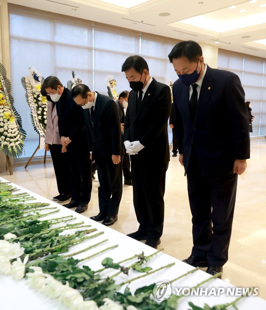韩国国会议长吊唁江泽民