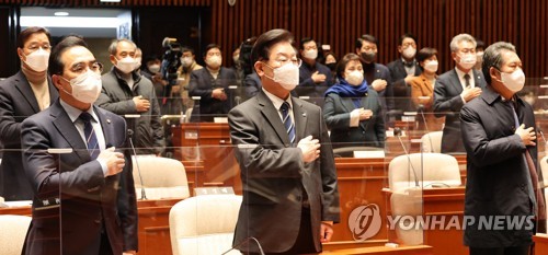 12月7日，民主党在国会举行议员大会。 韩联社