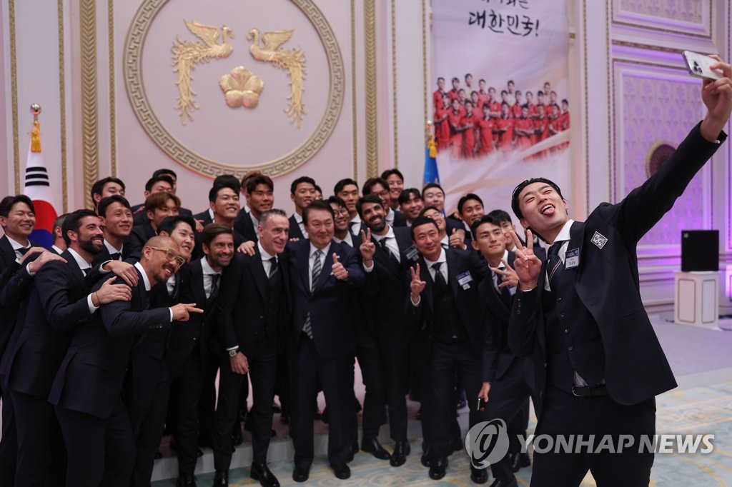 韩总统与国足同框