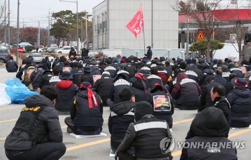 12月9日，在光州市光山区的一公营车库，货物连带光州本部会员准备参加投票。 韩联社