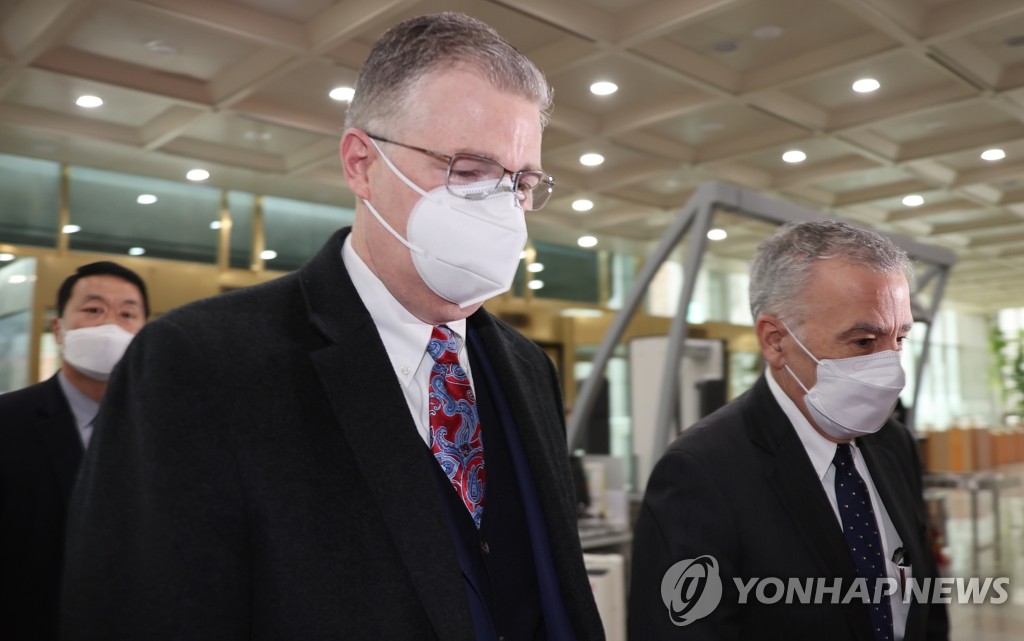 12月13日，克里滕布林克到访位于首尔市钟路区都染洞的韩国外交部大楼。 韩联社