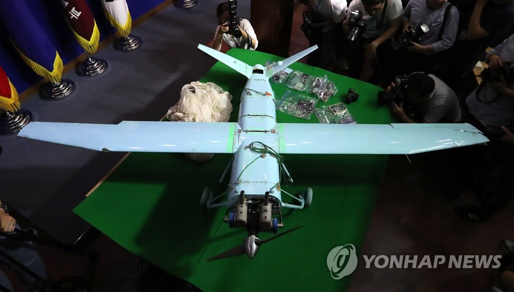资料图片：图为2017年6月21日在韩国江原道麟蹄郡被发现的朝鲜无人机。 韩联社