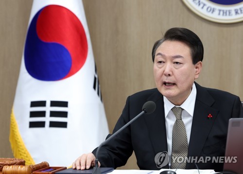 12月27日，在首尔龙山总统府，尹锡悦在国务会议上发言。 韩联社