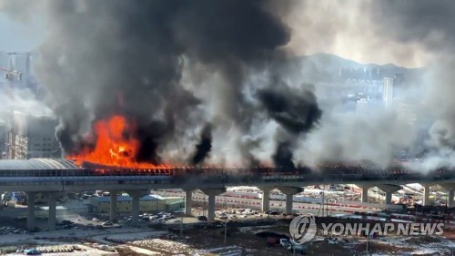 韩国第二京仁高速公路隧道起火致5死37伤