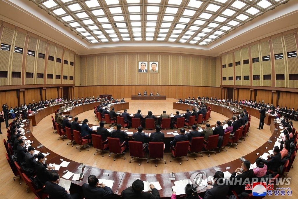 据朝中社1月19日报道，朝鲜第14届最高人民会议第8次会议于本月17日至18日在平壤万寿台议事堂举行。图为会议现场。 韩联社/朝中社（图片仅限韩国国内使用，严禁转载复制）