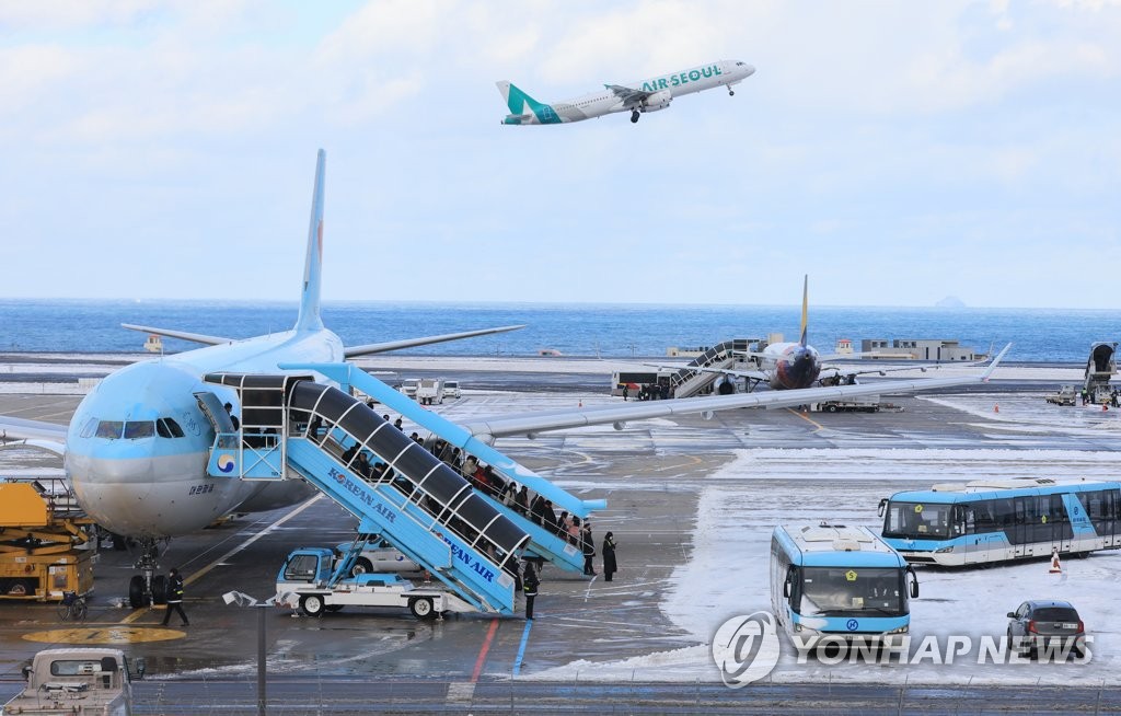 韩济州机场航班逐步恢复正常