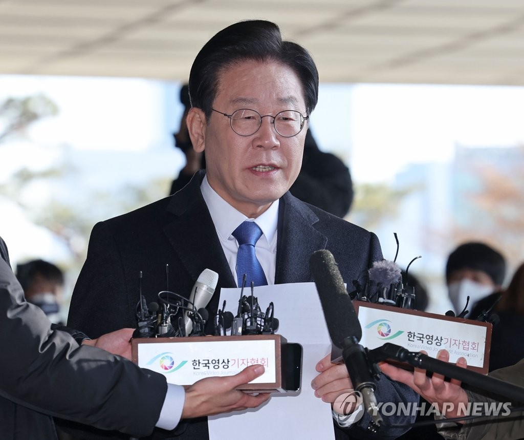 详讯：韩最大在野党党首李在明就涉地产弊案到案受讯