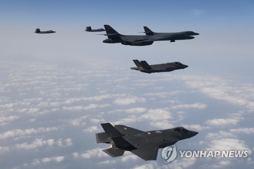 韩美实施联合空演应对朝鲜发射洲际导弹
