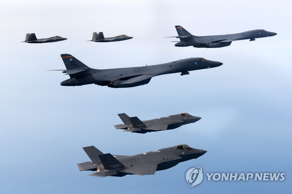 韩美举行联合空演 美战略武器参演