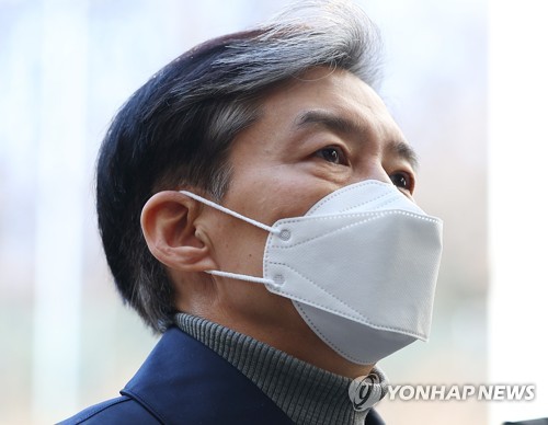 2月3日下午，在位于首尔市瑞草区的首尔中央地方法院，前法务部长官曹国到庭接受一审判决。 韩联社