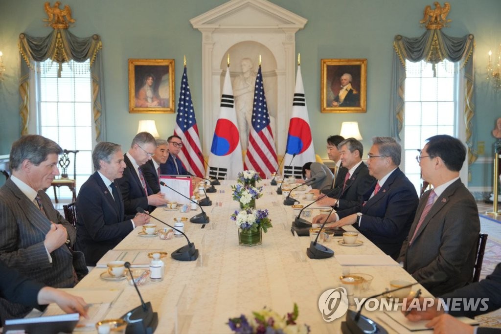 资料图片：当地时间2月3日，在美国华盛顿特区，韩国外交部长官朴振（右二）和美国国务卿布林肯（左二）举行会谈。 韩联社/外交部供图（图片严禁转载复制）