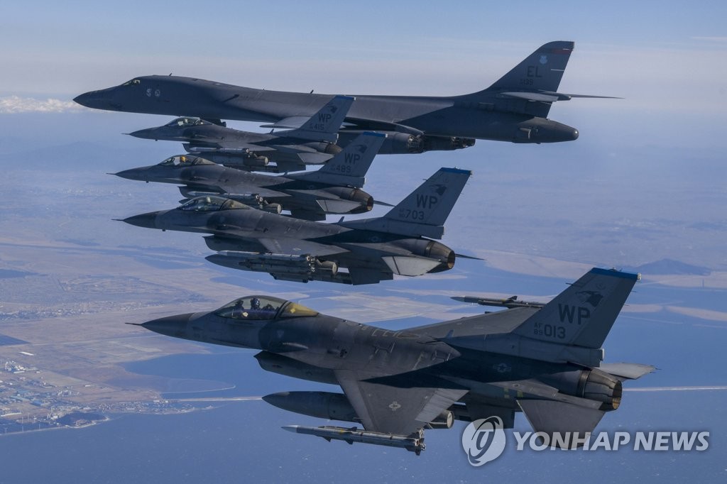美军B-1B战略轰炸机时隔半月再飞临韩国参演