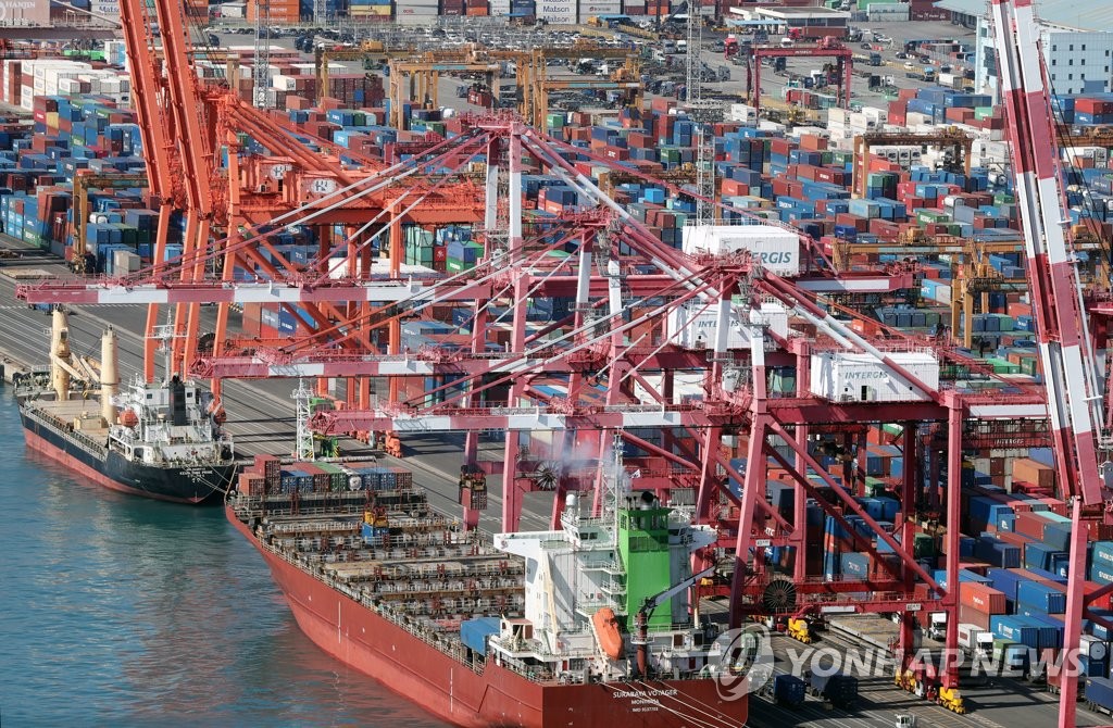 资料图片：釜山港戡蛮码头 韩联社