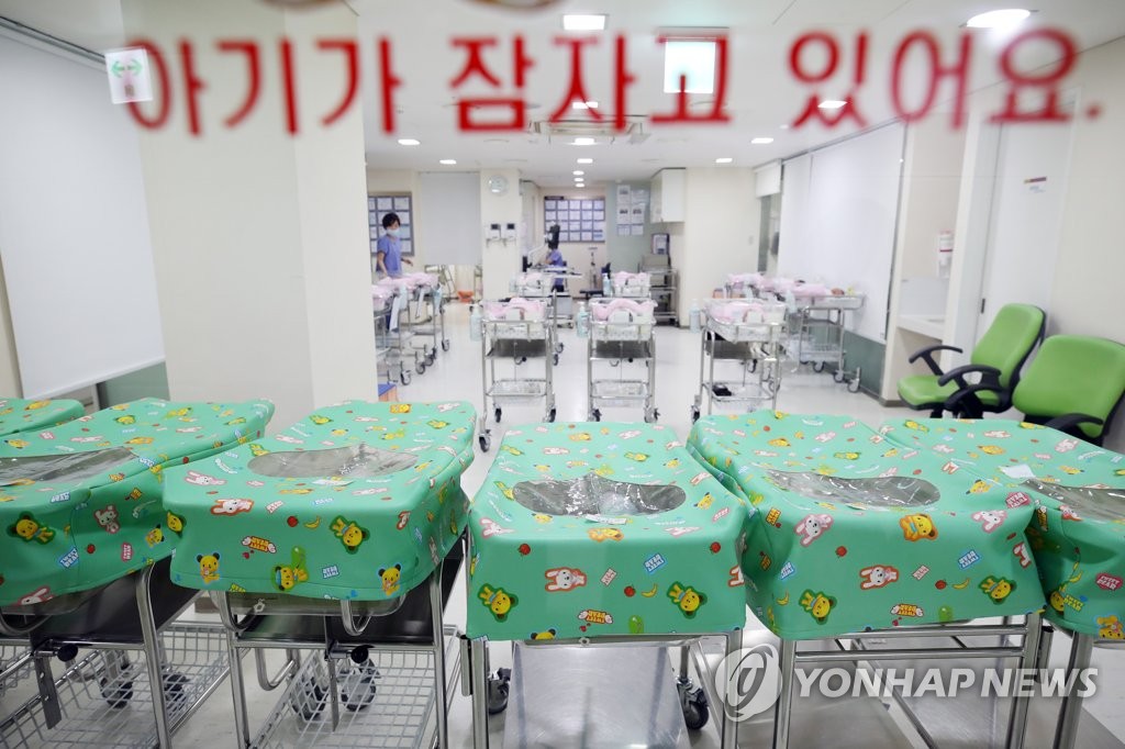 资料图片：一家医院的新生儿室 韩联社
