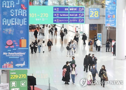 资料图片：仁川国际机场第一航站楼免税区 韩联社