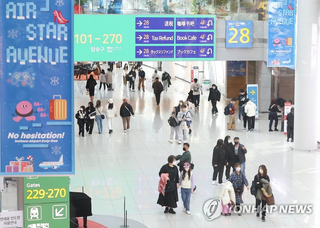 资料图片：仁川国际机场第一航站楼免税区 韩联社