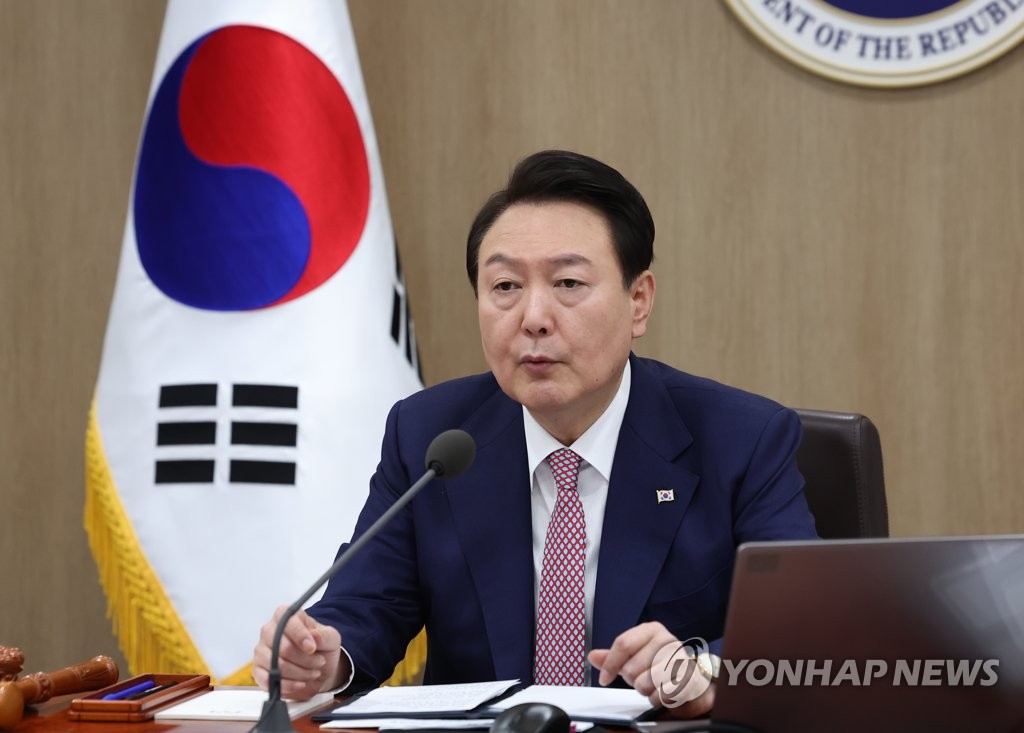 3月7日，在首尔龙山总统府，韩国总统尹锡悦主持国务会议并发言。 韩联社