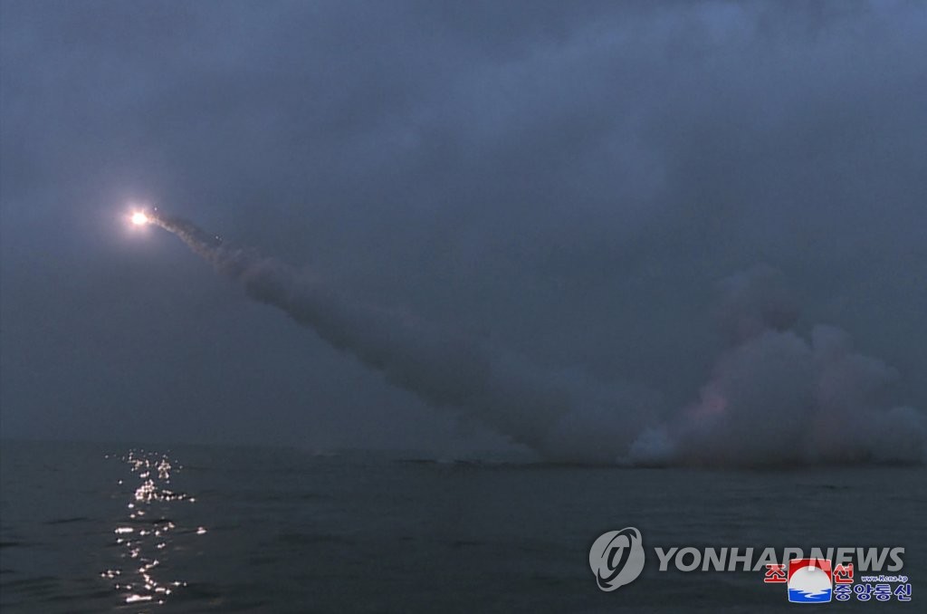 详讯：朝鲜试射潜地导弹反制韩美联演