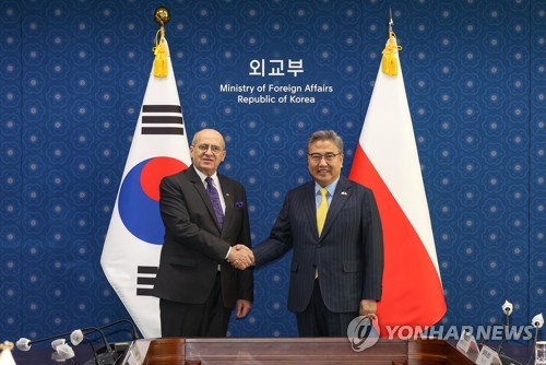 韩波外长在首尔举行会晤