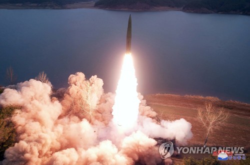 韩军：朝鲜所射短程导弹飞行800多公里后坠入东海