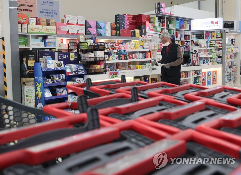 资料图片：设于仁川市一家大型超市内的开放式药店，摄于3月15日。 韩联社