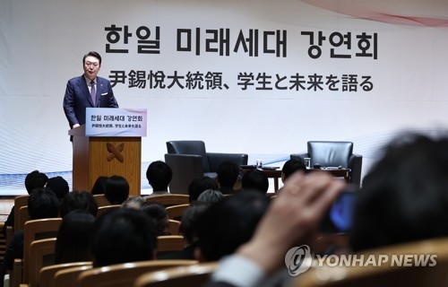 3月17日，在东京庆应私塾大学，尹锡悦面向韩国留学生和日本大学生发表演讲。 韩联社