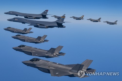 资料图片：韩美空军联合演习 韩联社/国防部供图（图片严禁转载复制）