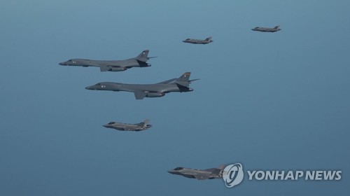 美B-1B轰炸机抵韩 时隔7年空投“杰达姆”炸弹