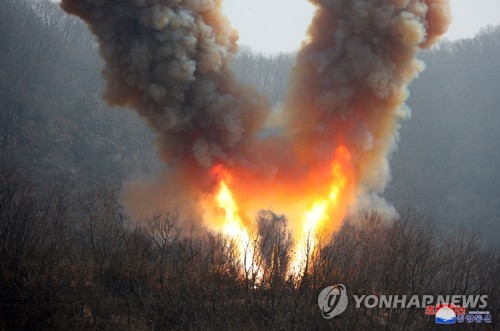 朝鲜向韩半岛东部海域发射两枚短程导弹