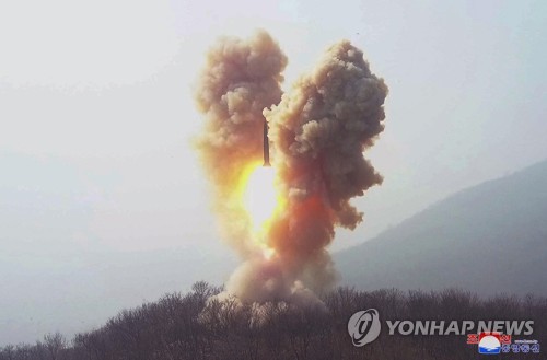 朝鲜进行核反击模拟战术训练