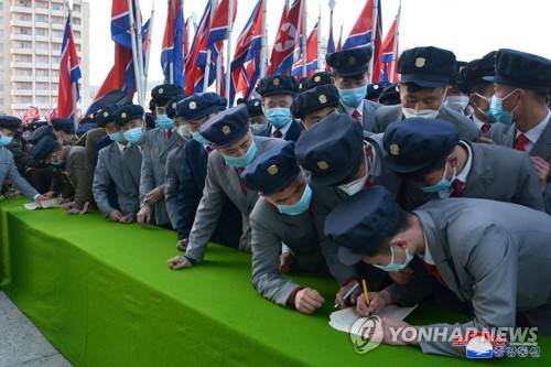 朝鲜青年报名参军复队