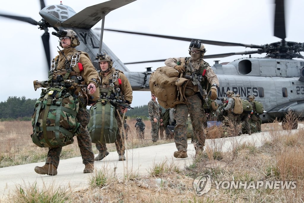 3月22日，在庆尚北道浦项市，韩美英海军陆战队举行联合侦察搜索演练。 韩联社