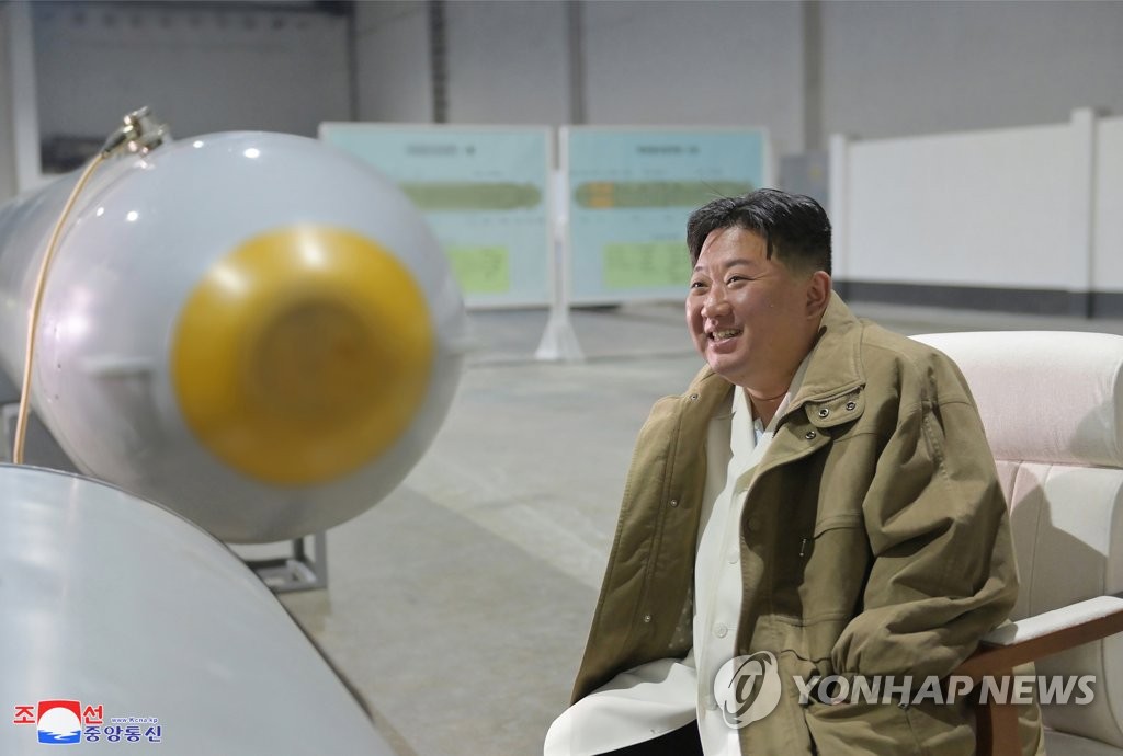 据朝中社3月24日报道,在朝鲜国务委员会委员长金正恩的现场指导下,劳动党中央军事委员会从21日至23日进行一系列军事训练活动,包括核无人水下攻击艇模拟核弹水下爆炸试验和战略巡航导弹模拟核弹空中爆炸试验。 韩联社/朝中社(图片仅限韩国国内使用,严禁转载复制)