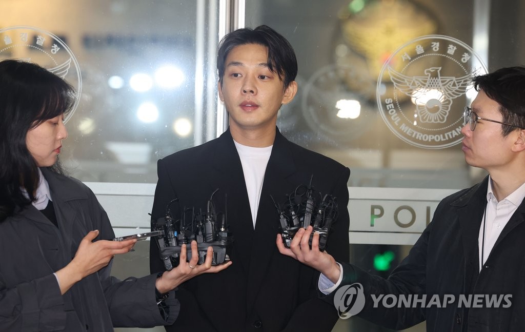 File photo: On March 27, in the office building of the Drug Crime Investigation Team of the Seoul Metropolitan Police Agency, the drug-related Korean star Yoo Ah-in was interviewed by the media after the police investigation.yonhap news agency