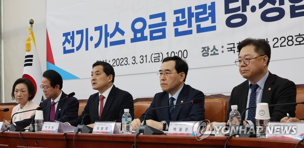 资料图片：2023年3月31日，在首尔市汝矣岛国会大楼，政府和执政党国民力量举行会议。 韩联社