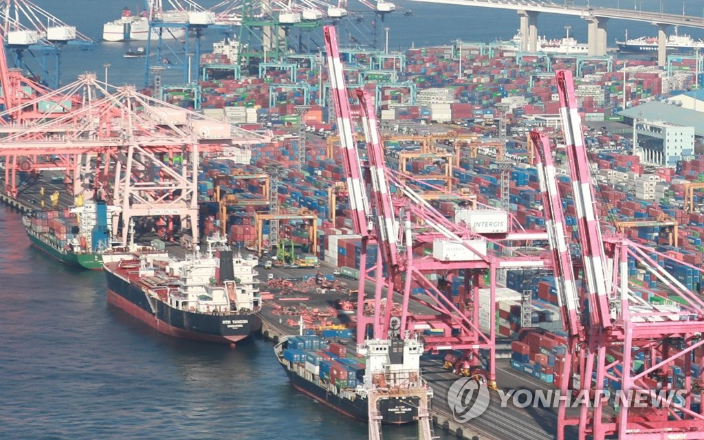 资料图片：釜山港戡蛮码头 韩联社