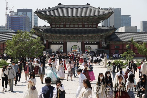 韩国春季宫廷文化节吸引游客38万多人次