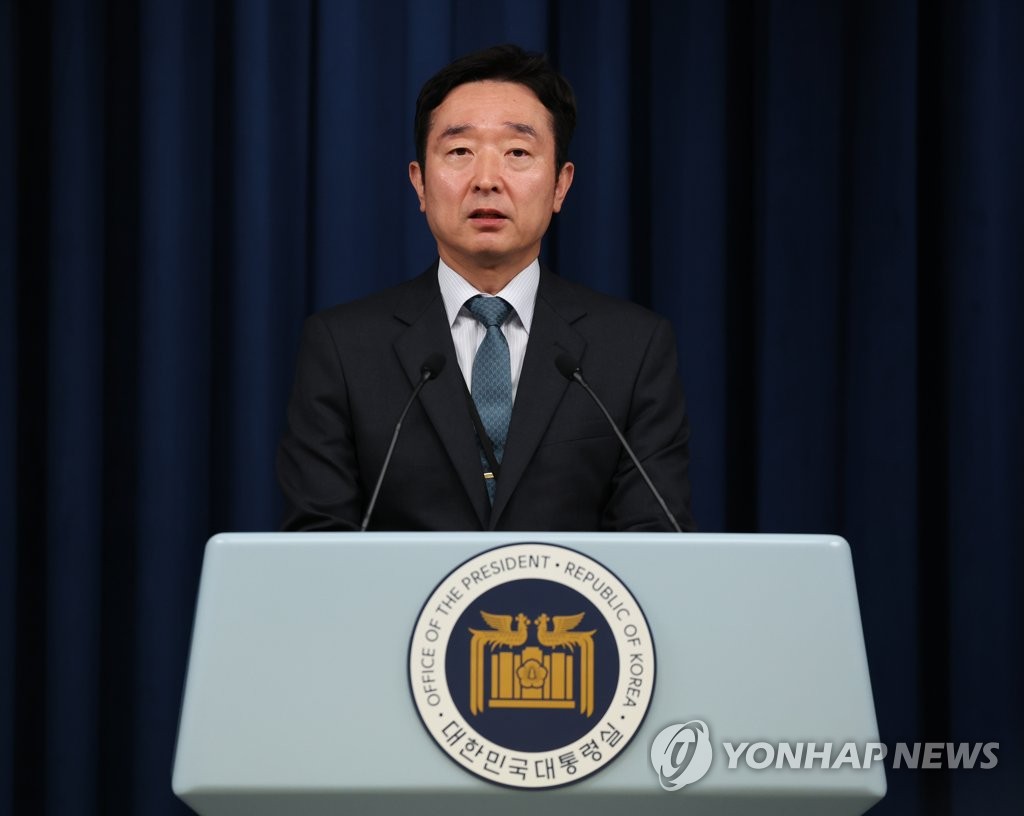 5月4日，在首尔龙山总统府，李度运召开记者会介绍韩日首脑会谈日程安排。 韩联社