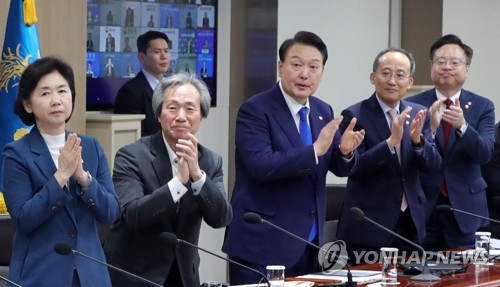 详讯：尹锡悦宣布新冠降级为地方性流行病