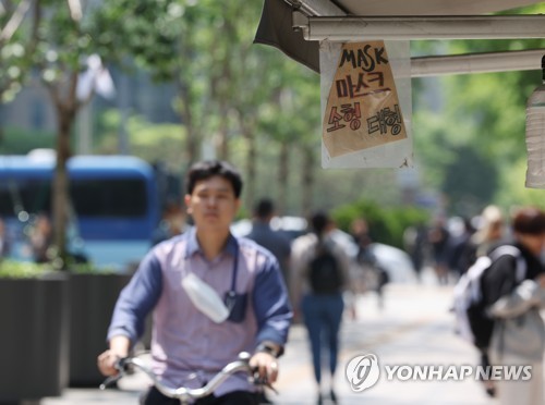 韩国新冠预警降级 隔离口罩义务取消