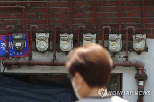 资料图片：首尔一居民楼的电表箱 韩联社