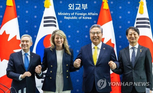 详讯：韩加首届“2+2”经济安全对话在首尔举行