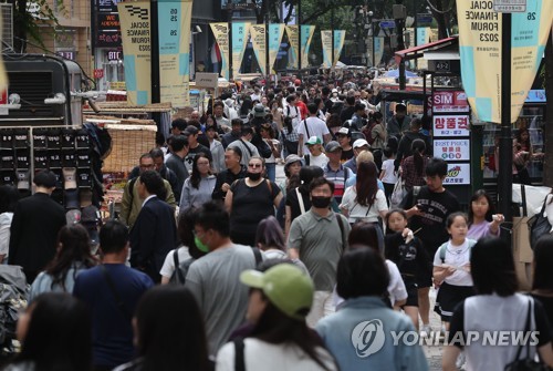 资料图片：首尔明洞街头，摄于5月21日。 韩联社
